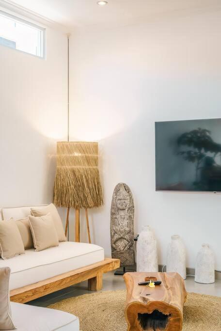 Villa Elia : 3 Min From - Tropical Vibes *