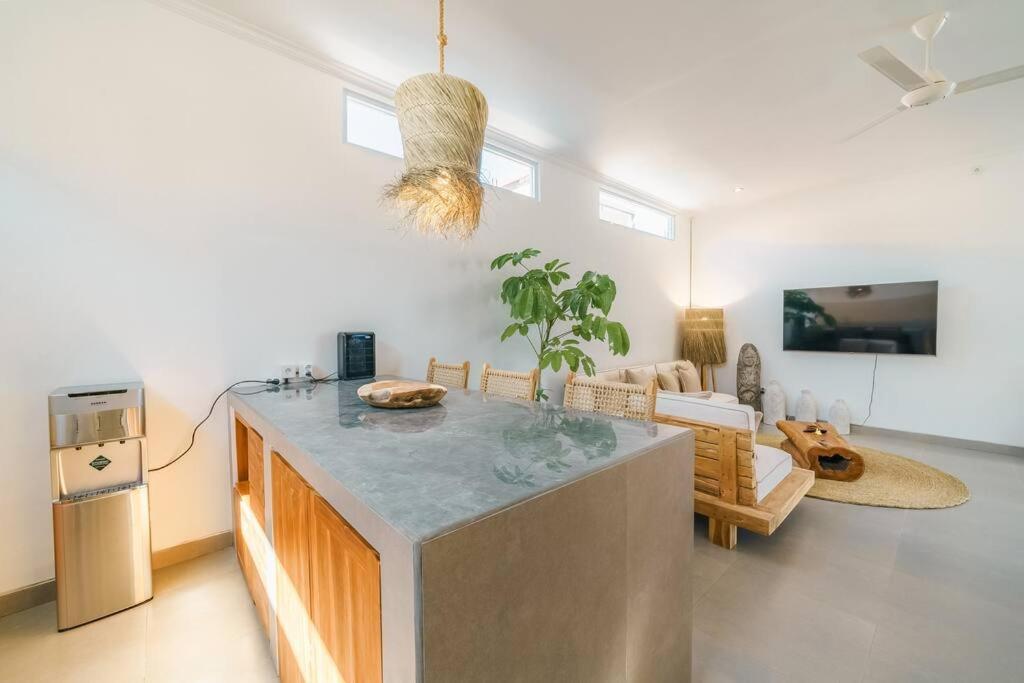 Villa Elia : 3 Min From - Tropical Vibes *